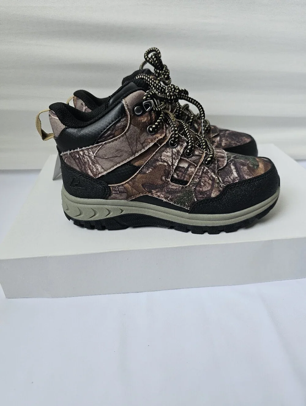 Ozark Trail Hiking Boots for Boys – Realtree Camouflage